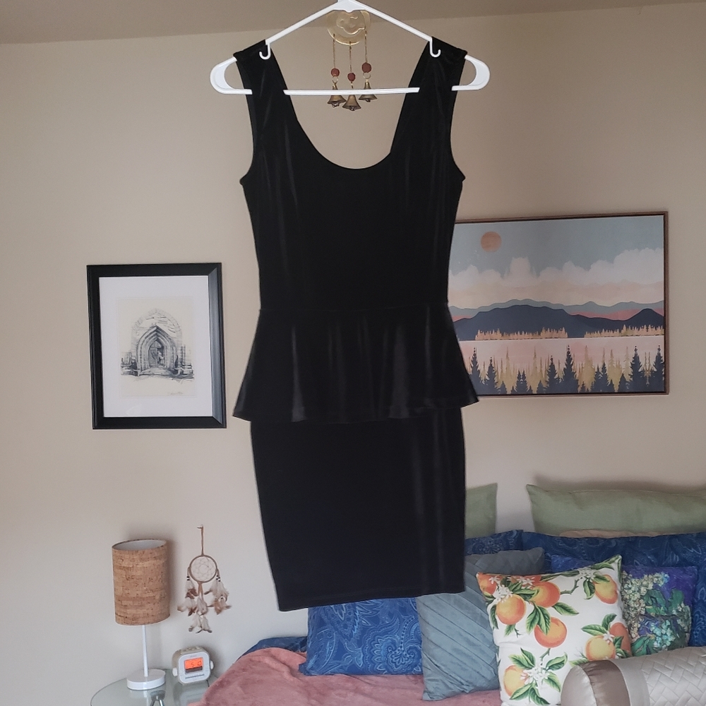 🌈 Beautiful Vintage Stretch Velvet Party Dress